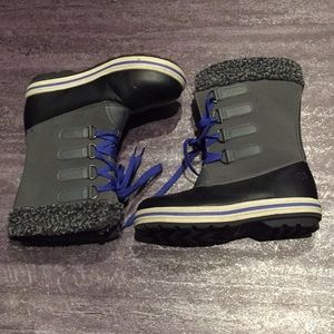 Boys Boot. Great enduring heavy snow days!